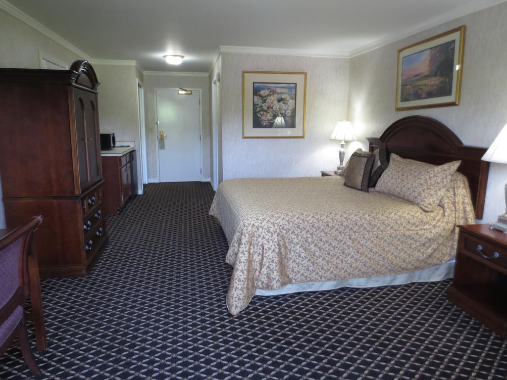 Roosevelt Inn & Suites Saratoga Springs Ballston Spa ภายนอก รูปภาพ