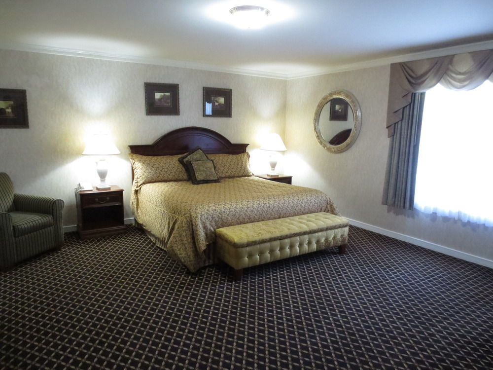 Roosevelt Inn & Suites Saratoga Springs Ballston Spa ภายนอก รูปภาพ