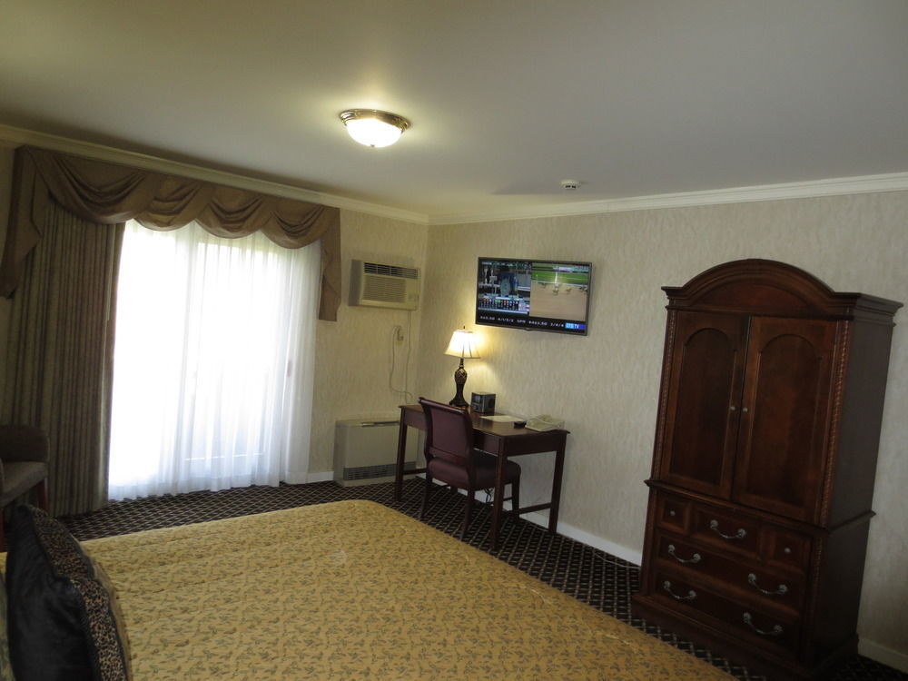 Roosevelt Inn & Suites Saratoga Springs Ballston Spa ภายนอก รูปภาพ