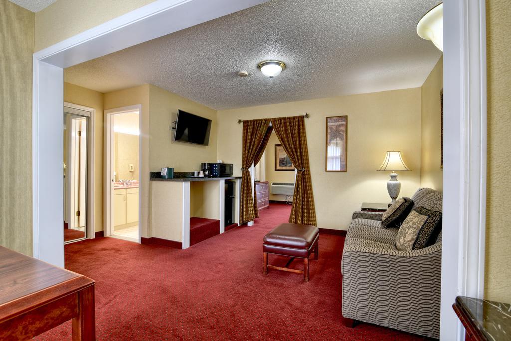 Roosevelt Inn & Suites Saratoga Springs Ballston Spa ภายนอก รูปภาพ