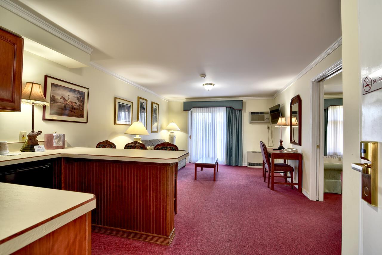 Roosevelt Inn & Suites Saratoga Springs Ballston Spa ภายนอก รูปภาพ