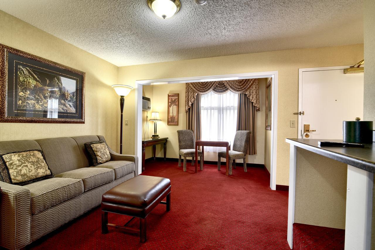 Roosevelt Inn & Suites Saratoga Springs Ballston Spa ภายนอก รูปภาพ